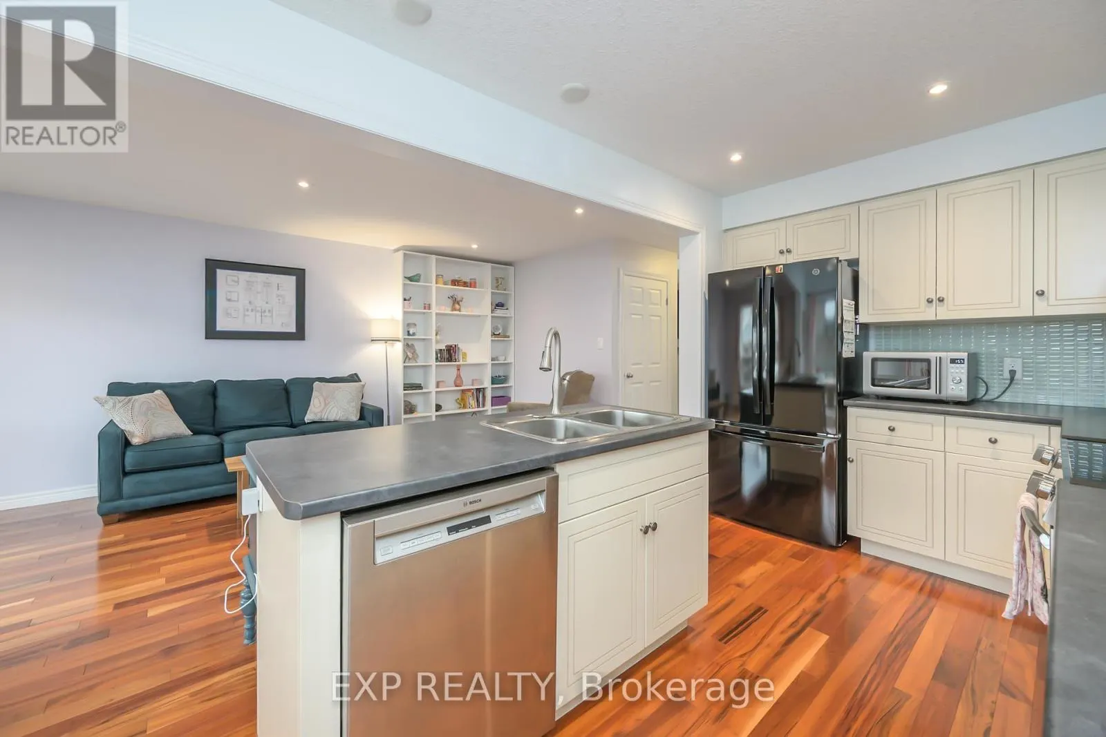 1835 REILLY WALK