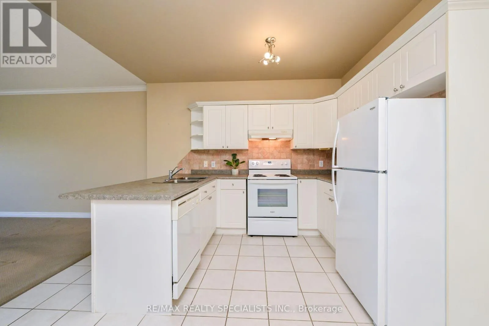 505 - 60 WYNDHAM STREET S