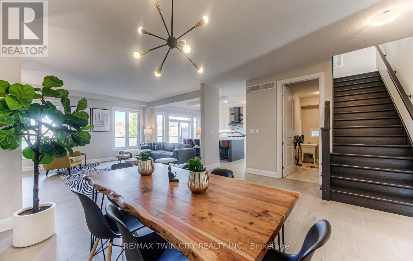 904 THOMAS PEDDER COURT