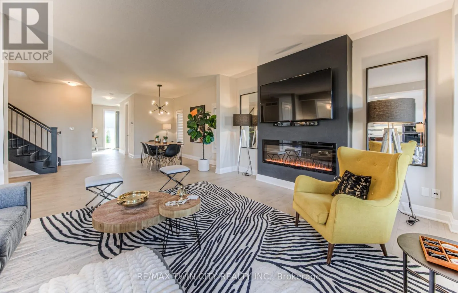 904 THOMAS PEDDER COURT