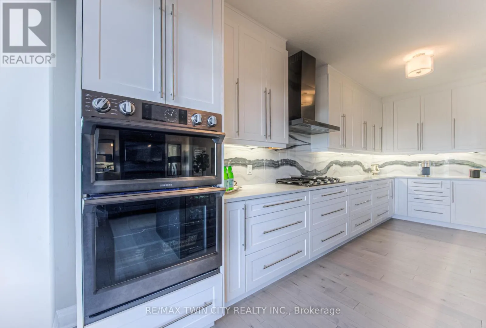 904 THOMAS PEDDER COURT