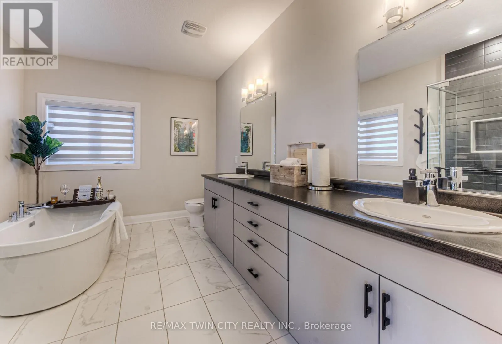 904 THOMAS PEDDER COURT