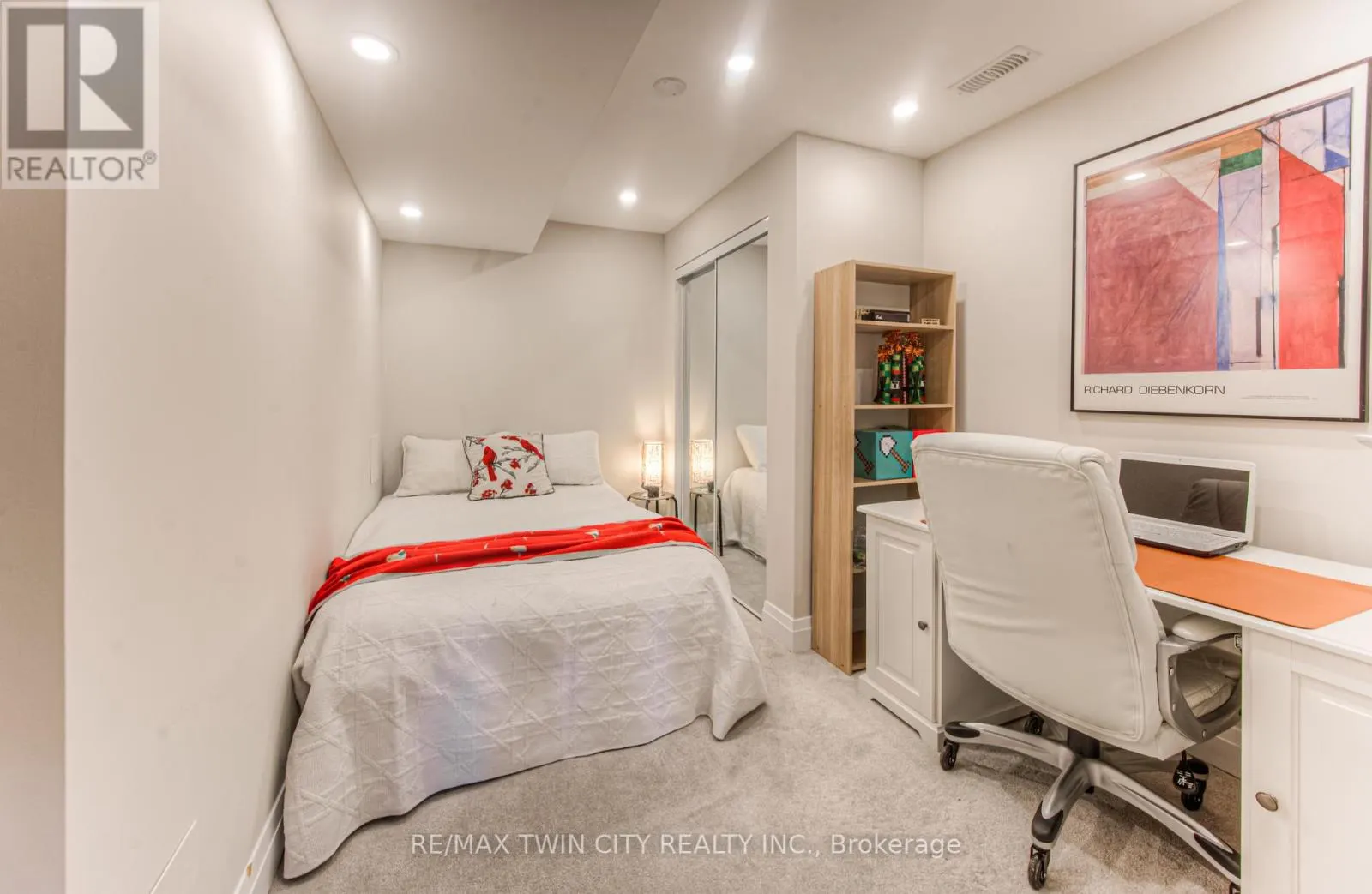 904 THOMAS PEDDER COURT