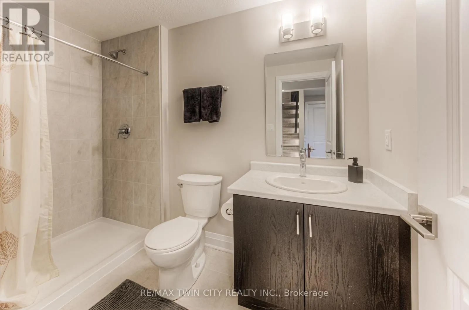 904 THOMAS PEDDER COURT