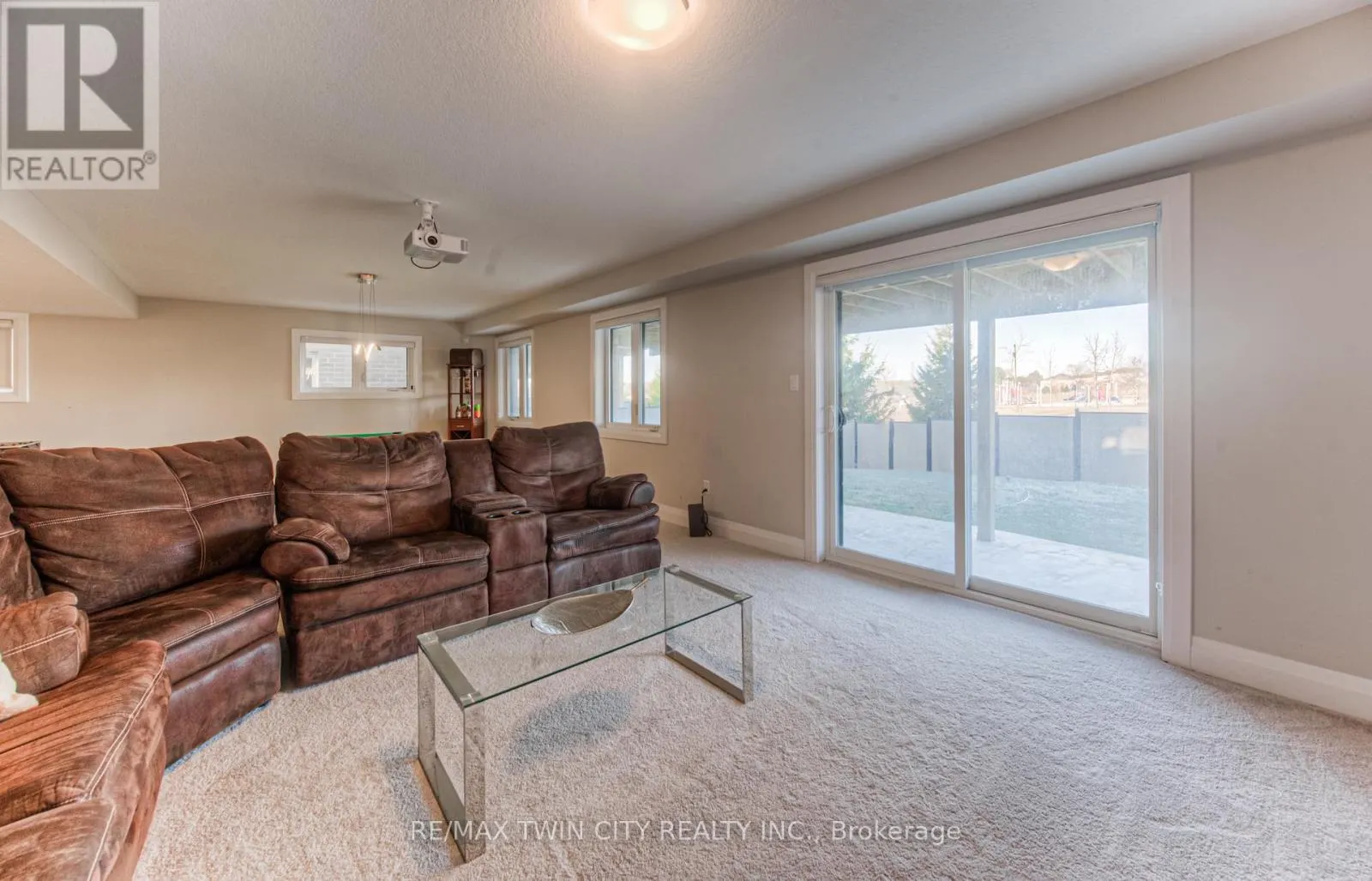 904 THOMAS PEDDER COURT