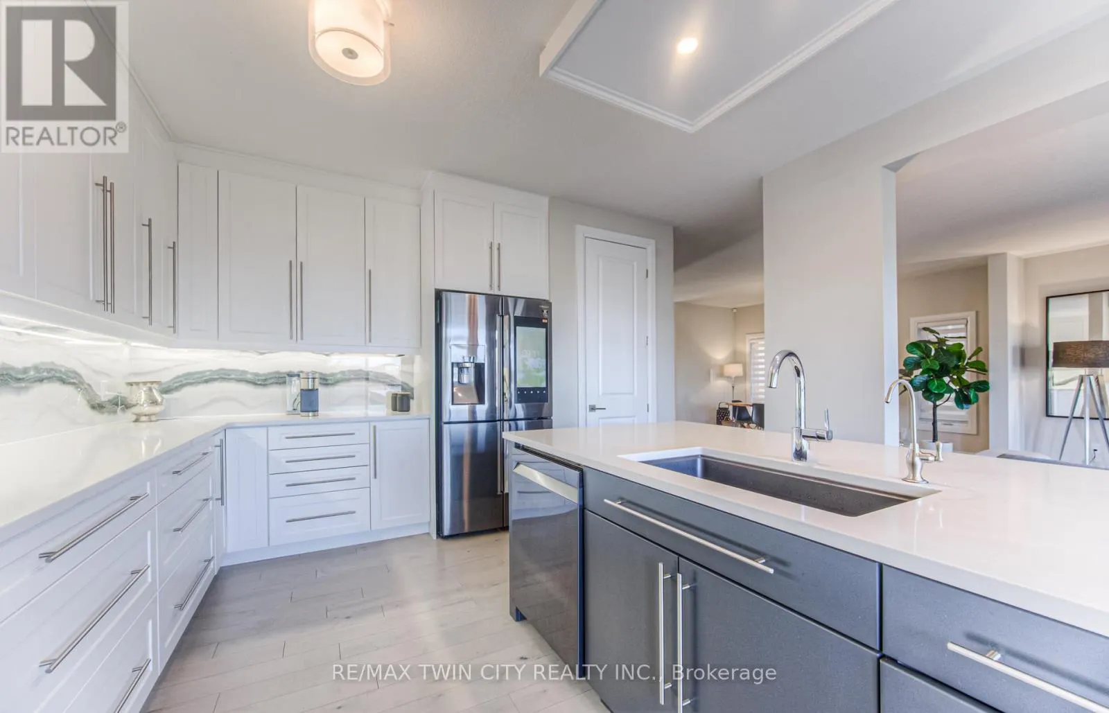 904 THOMAS PEDDER COURT