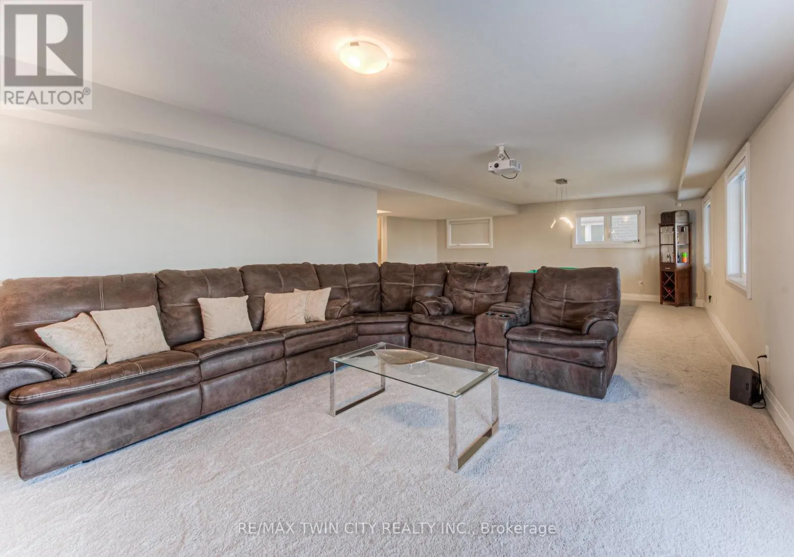 904 THOMAS PEDDER COURT