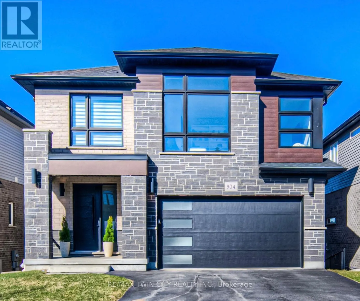 904 THOMAS PEDDER COURT