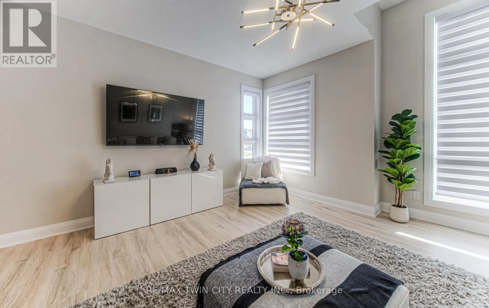 904 THOMAS PEDDER COURT