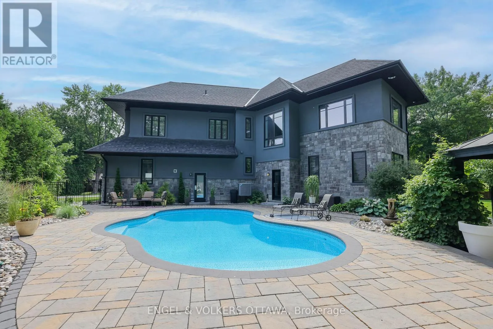 25 KAYMAR DRIVE