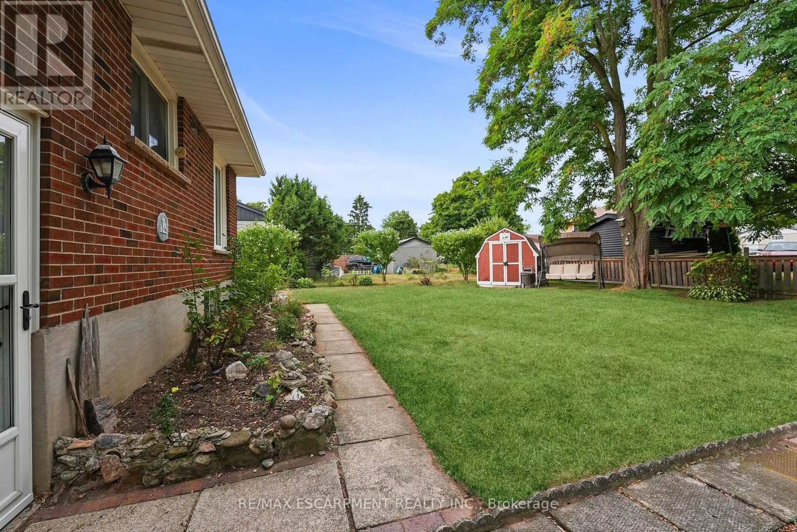 11 KELSON AVENUE N