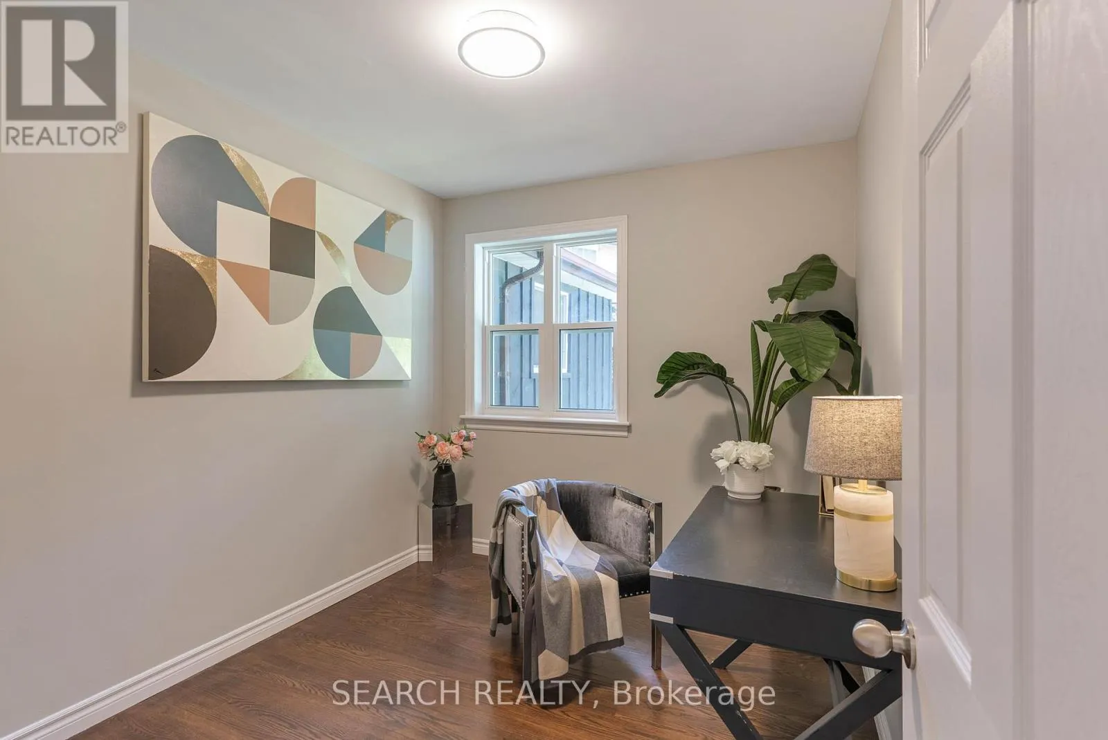 82 SOUTHMOOR DRIVE