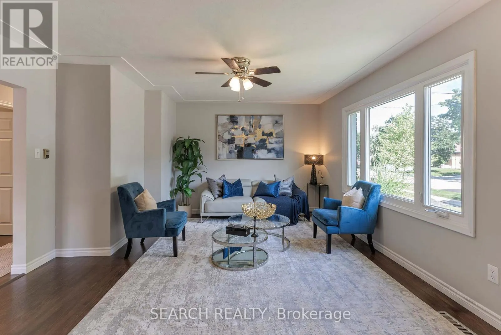 82 SOUTHMOOR DRIVE