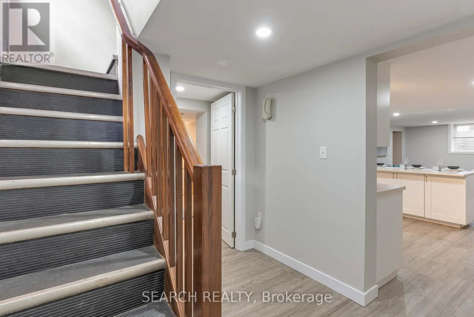 82 SOUTHMOOR DRIVE