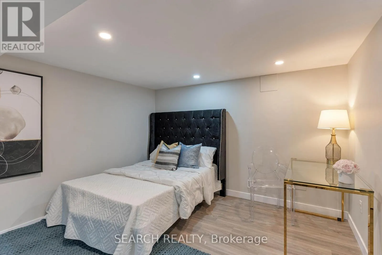 82 SOUTHMOOR DRIVE
