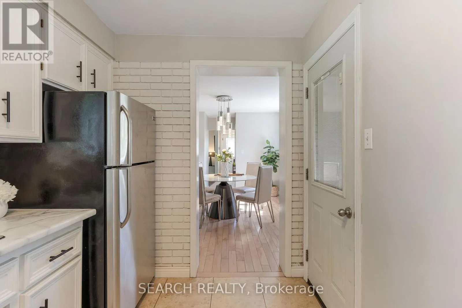 82 SOUTHMOOR DRIVE