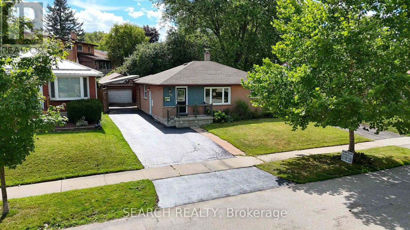 82 SOUTHMOOR DRIVE