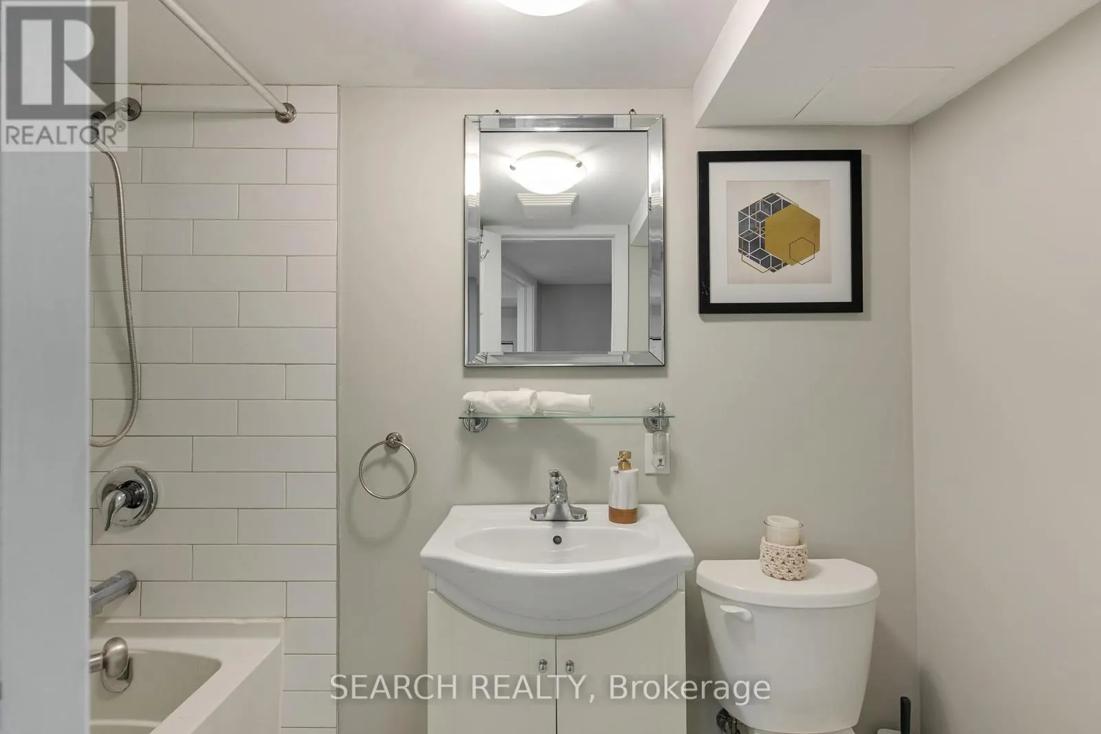 82 SOUTHMOOR DRIVE