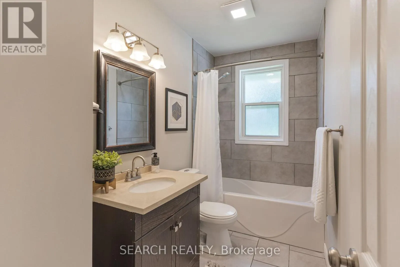 82 SOUTHMOOR DRIVE