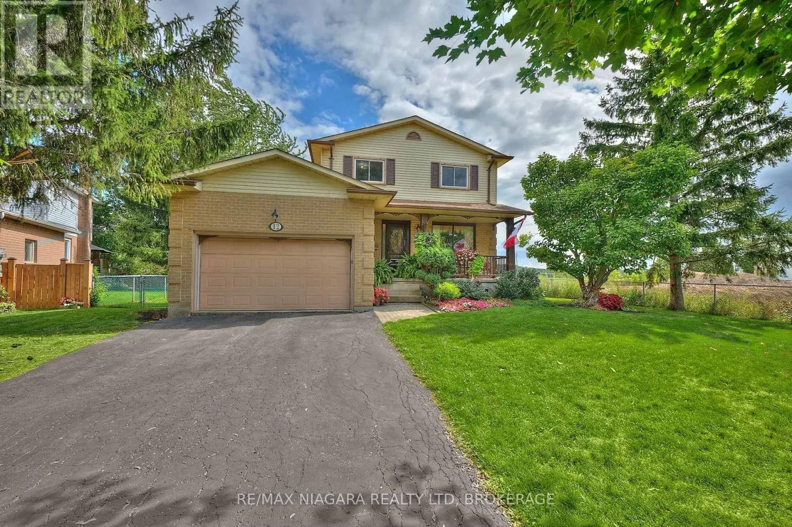12 LAMPMAN CRESCENT