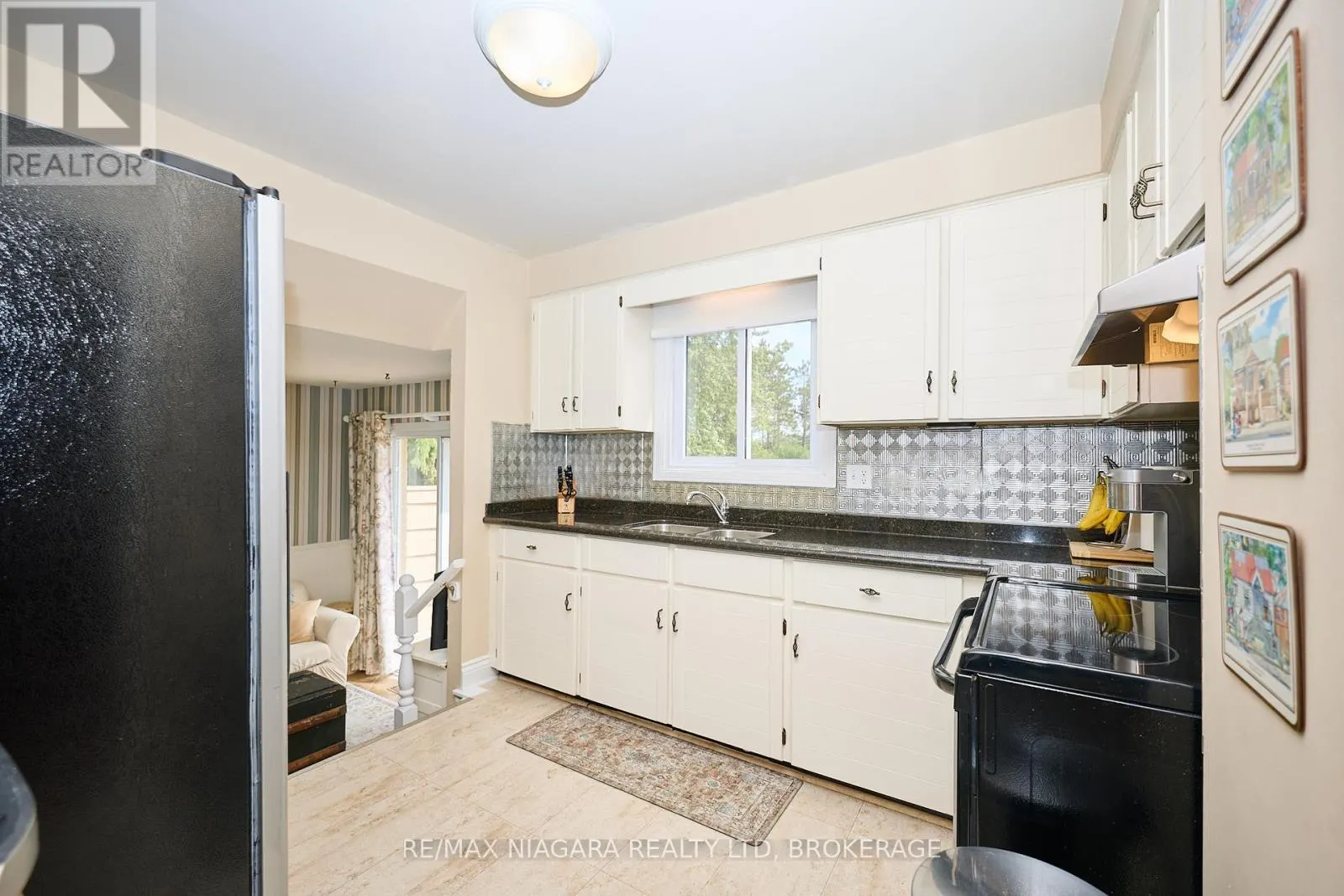 12 LAMPMAN CRESCENT