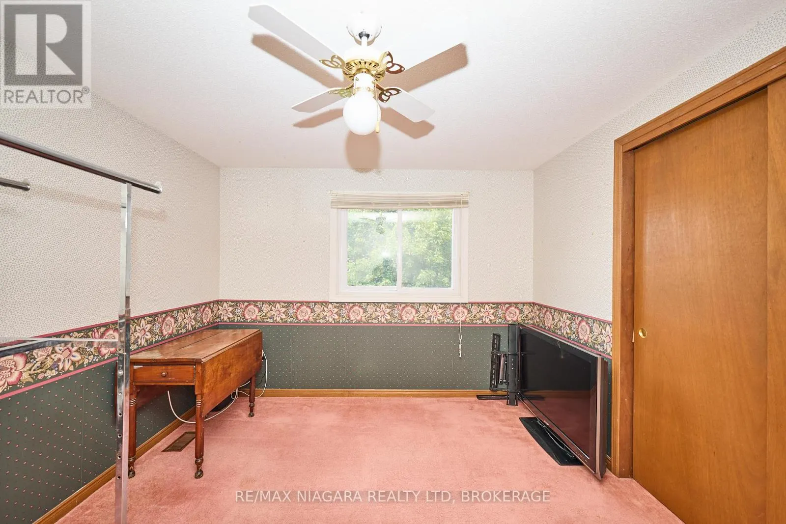 12 LAMPMAN CRESCENT