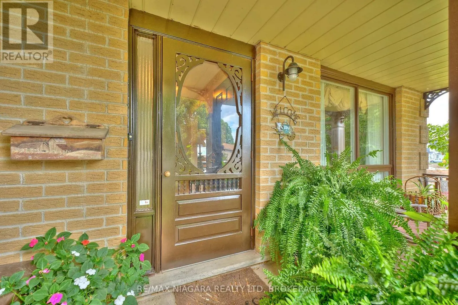12 LAMPMAN CRESCENT
