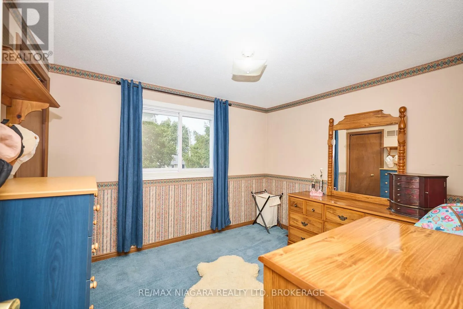 12 LAMPMAN CRESCENT