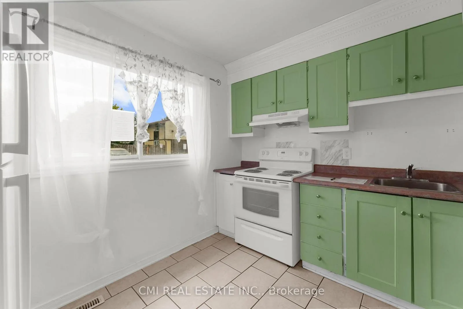 99 - 2570 SOUTHVALE CRESCENT