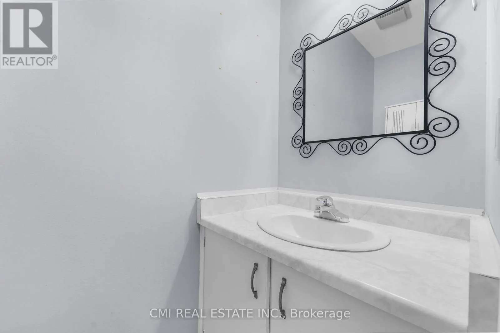 99 - 2570 SOUTHVALE CRESCENT