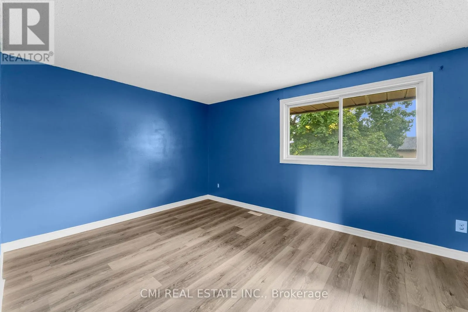 99 - 2570 SOUTHVALE CRESCENT