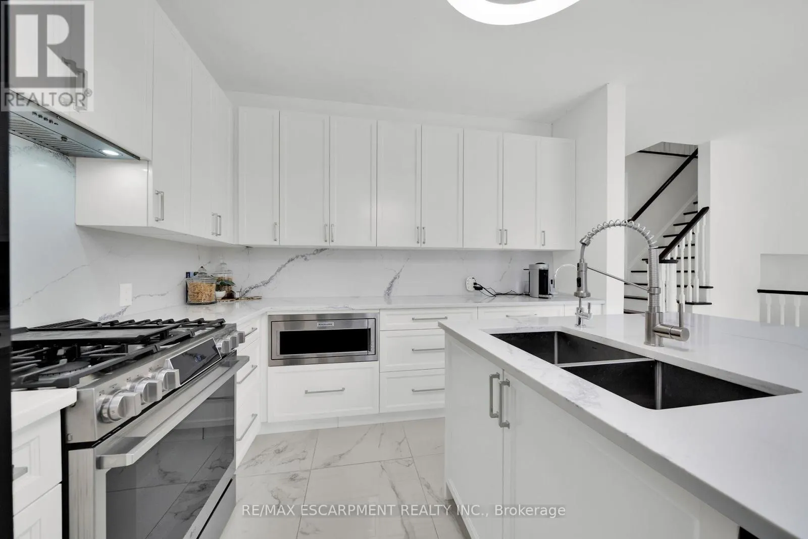 48 MONTREAL CIRCLE