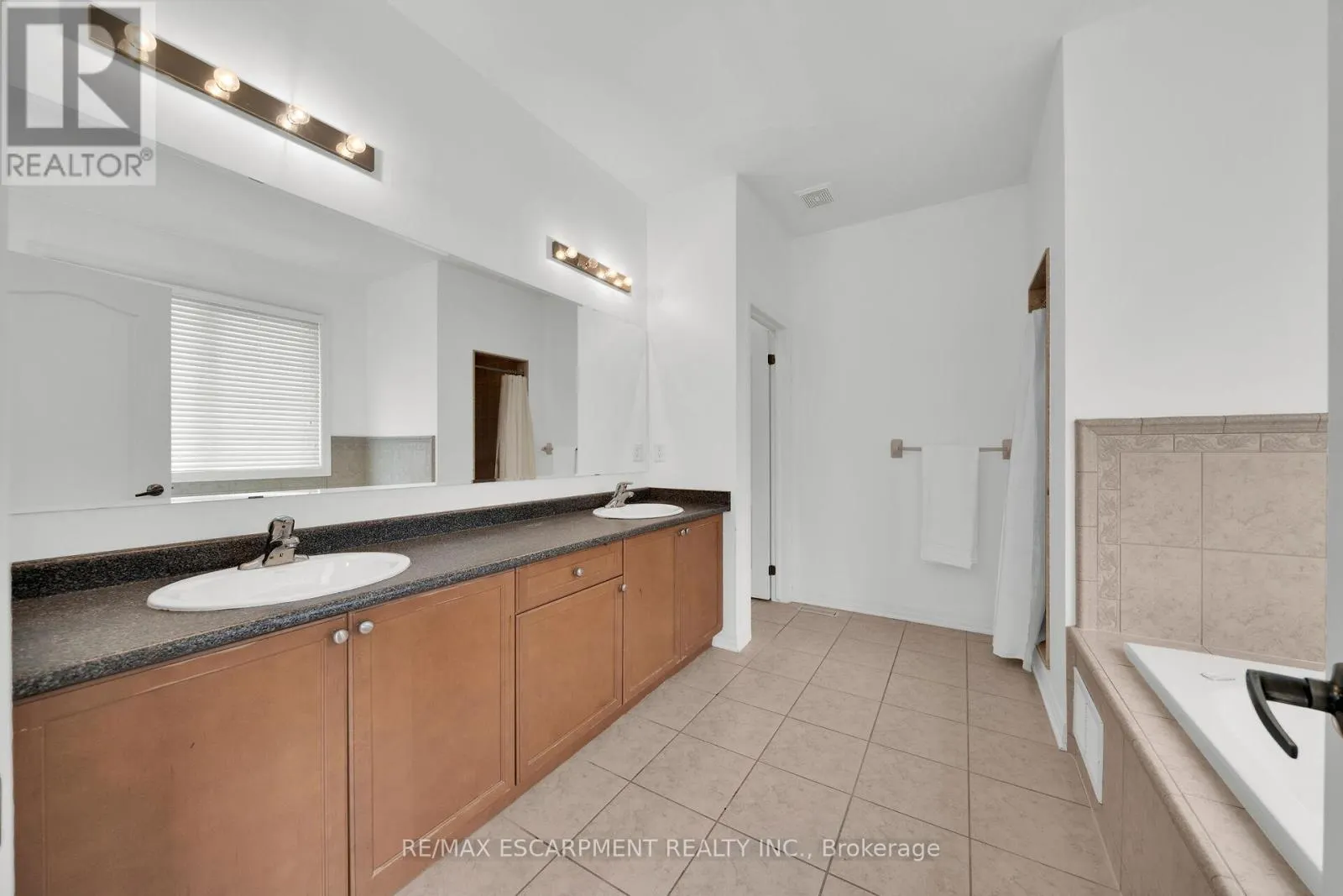 48 MONTREAL CIRCLE