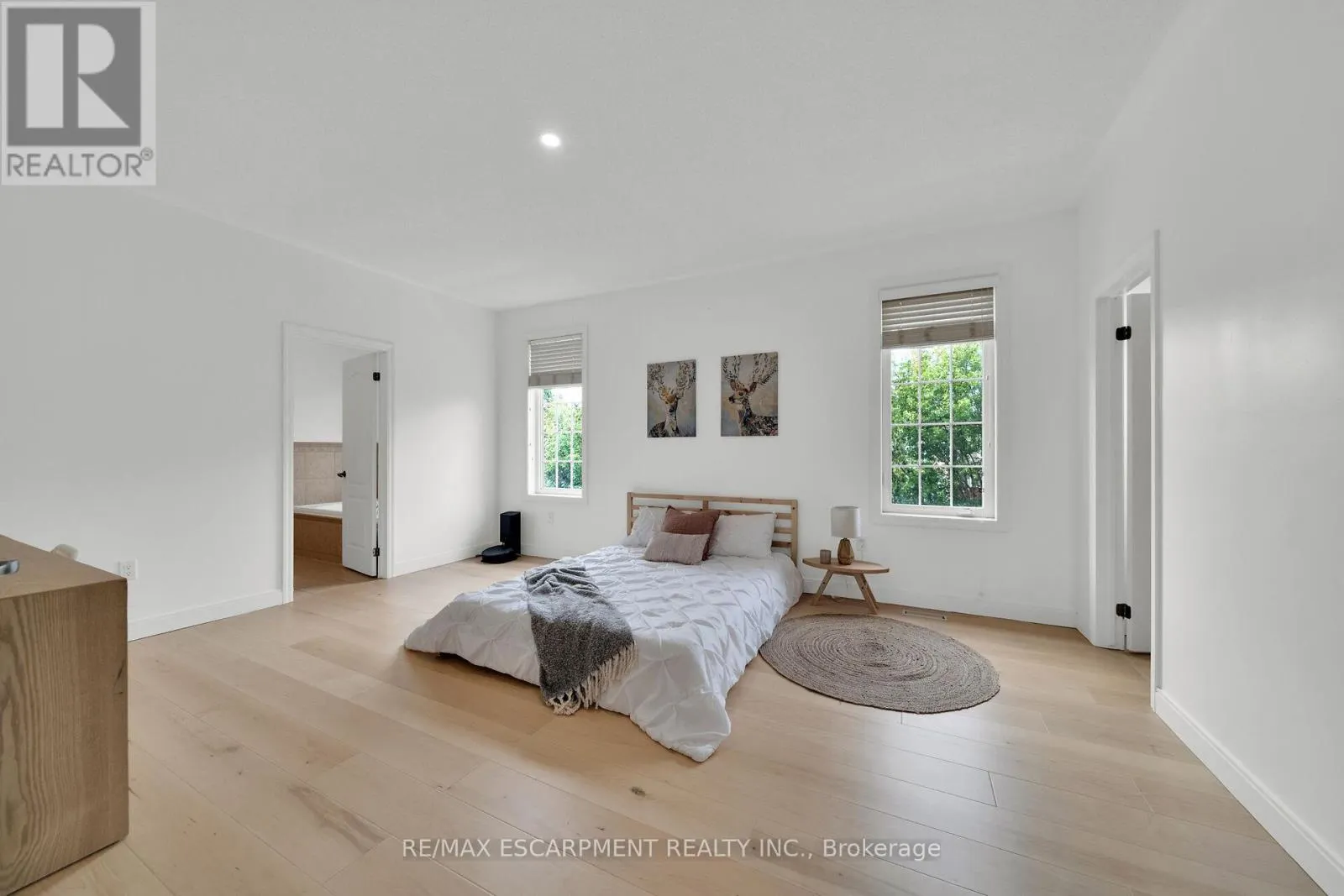 48 MONTREAL CIRCLE