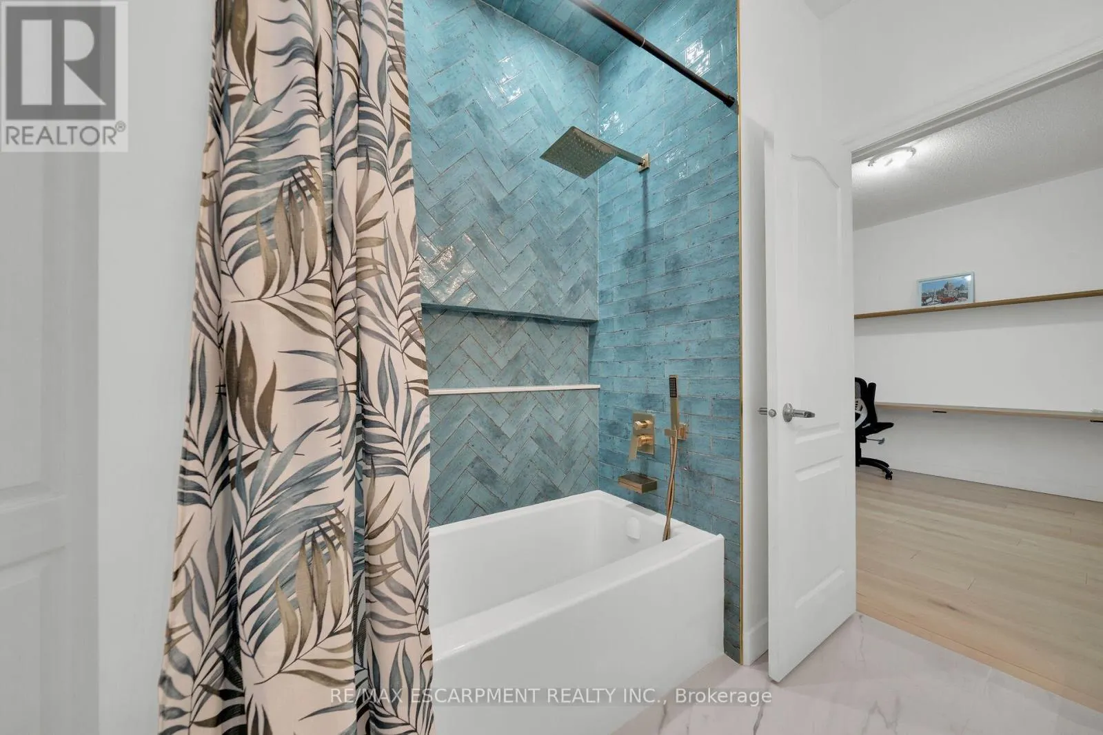 48 MONTREAL CIRCLE