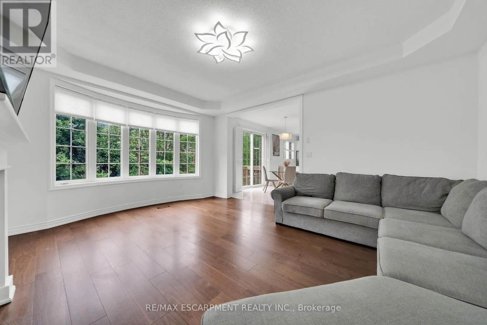48 MONTREAL CIRCLE