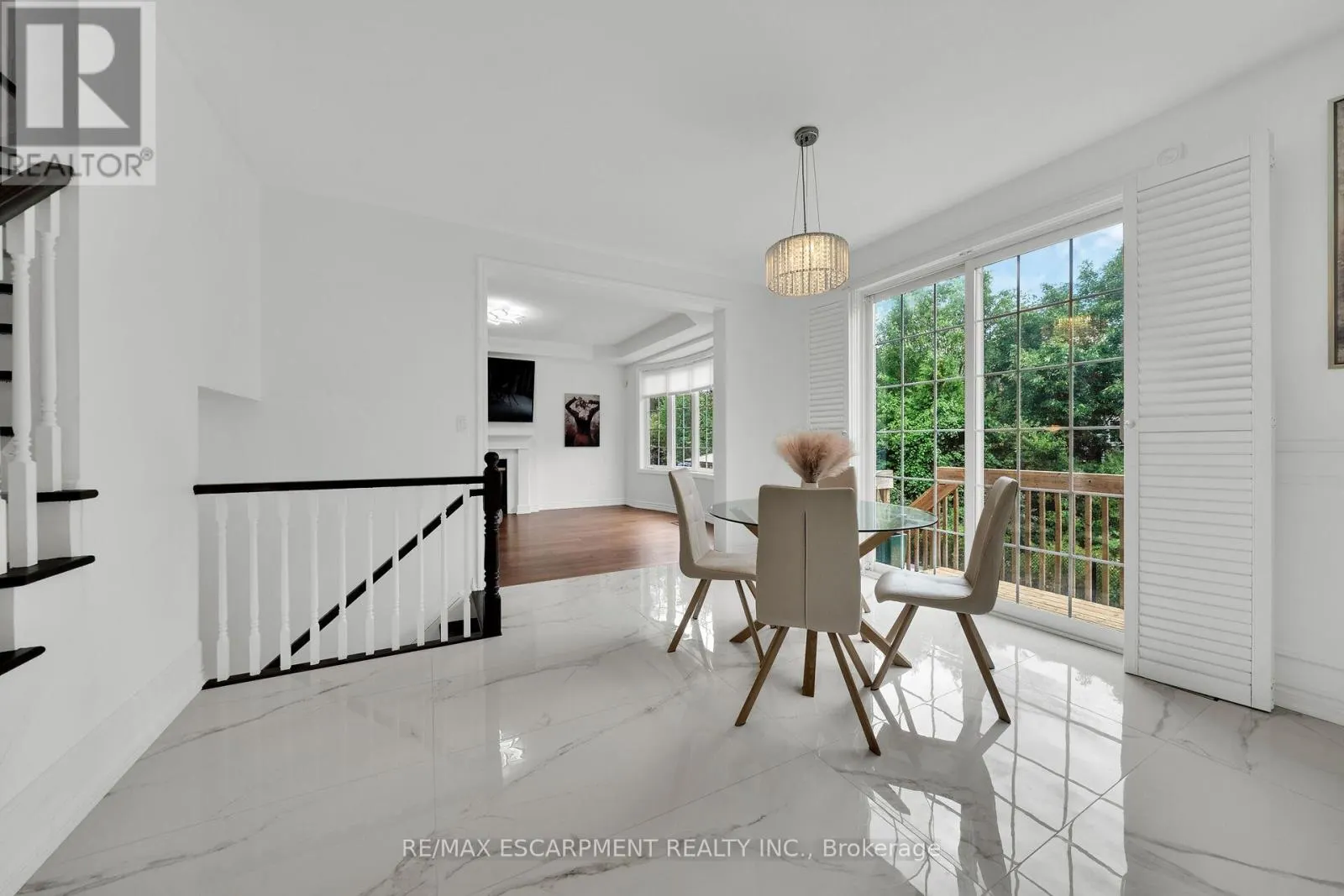 48 MONTREAL CIRCLE