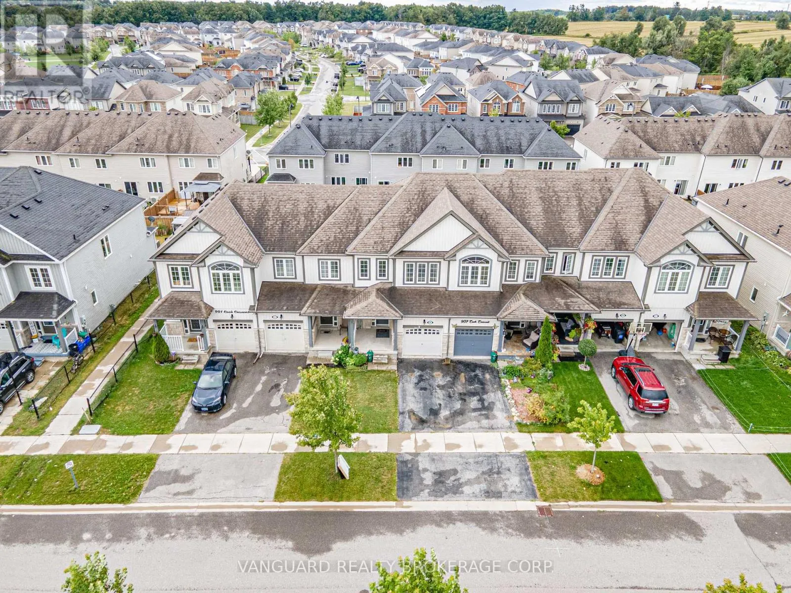 905 COOK CRESCENT