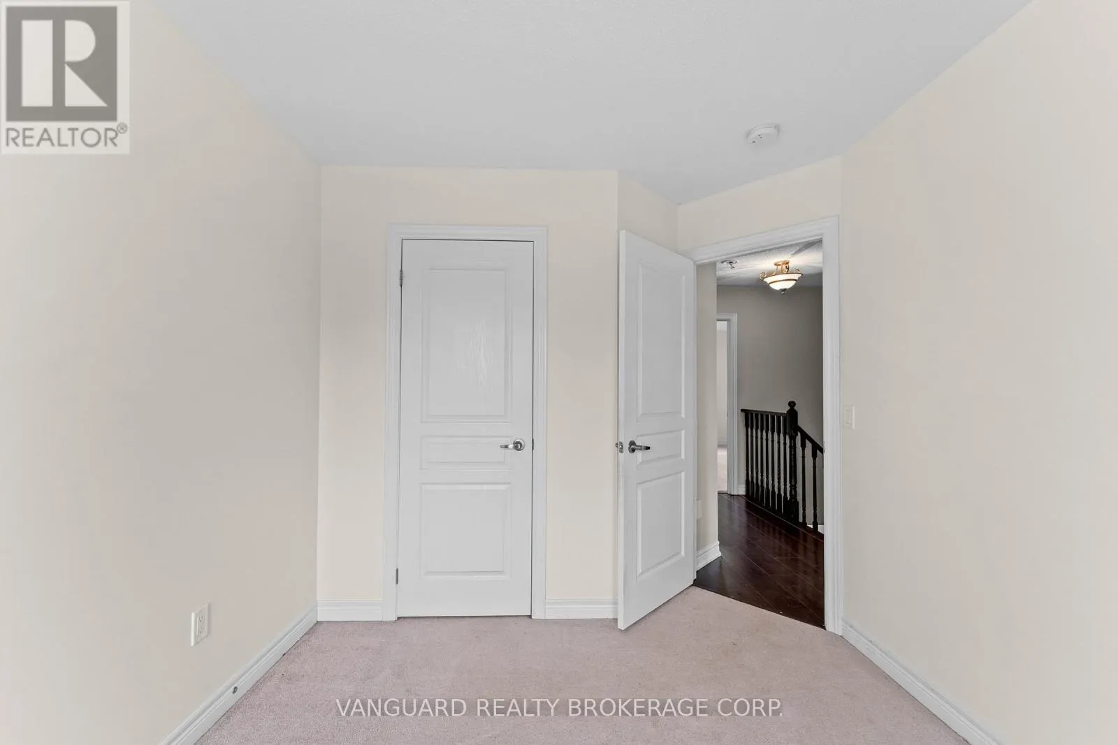 905 COOK CRESCENT