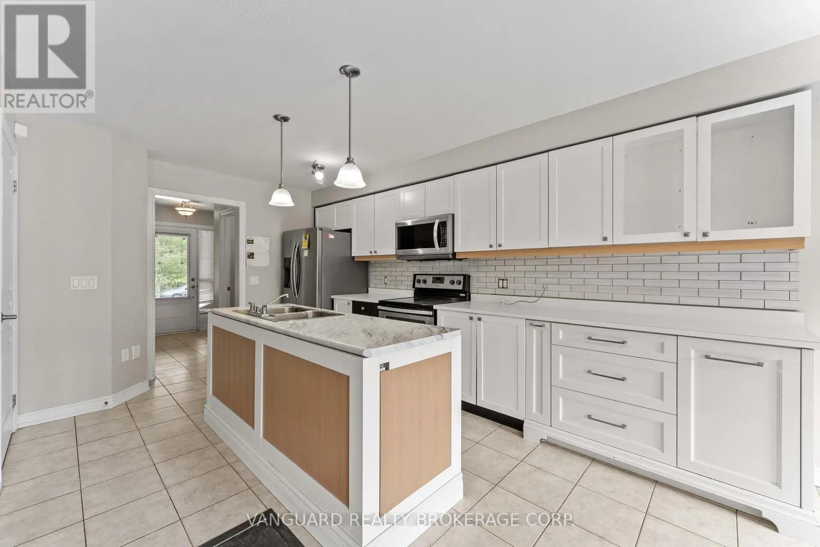 905 COOK CRESCENT