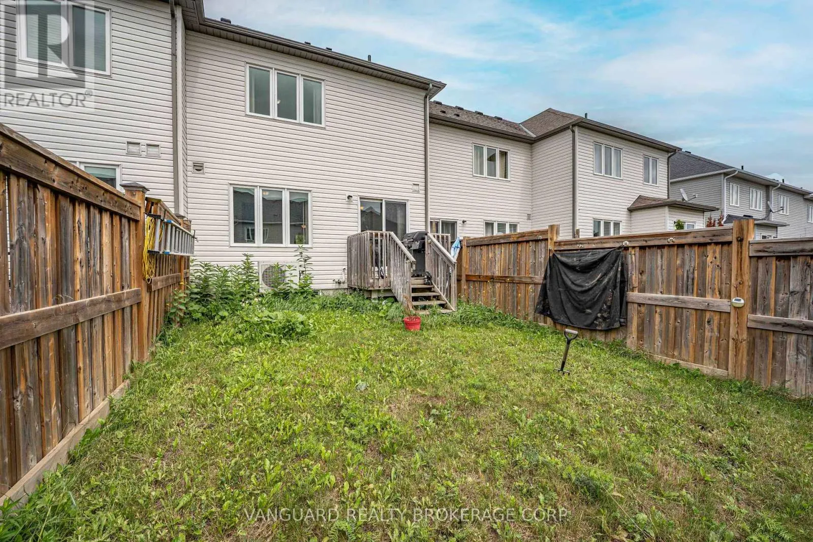 905 COOK CRESCENT