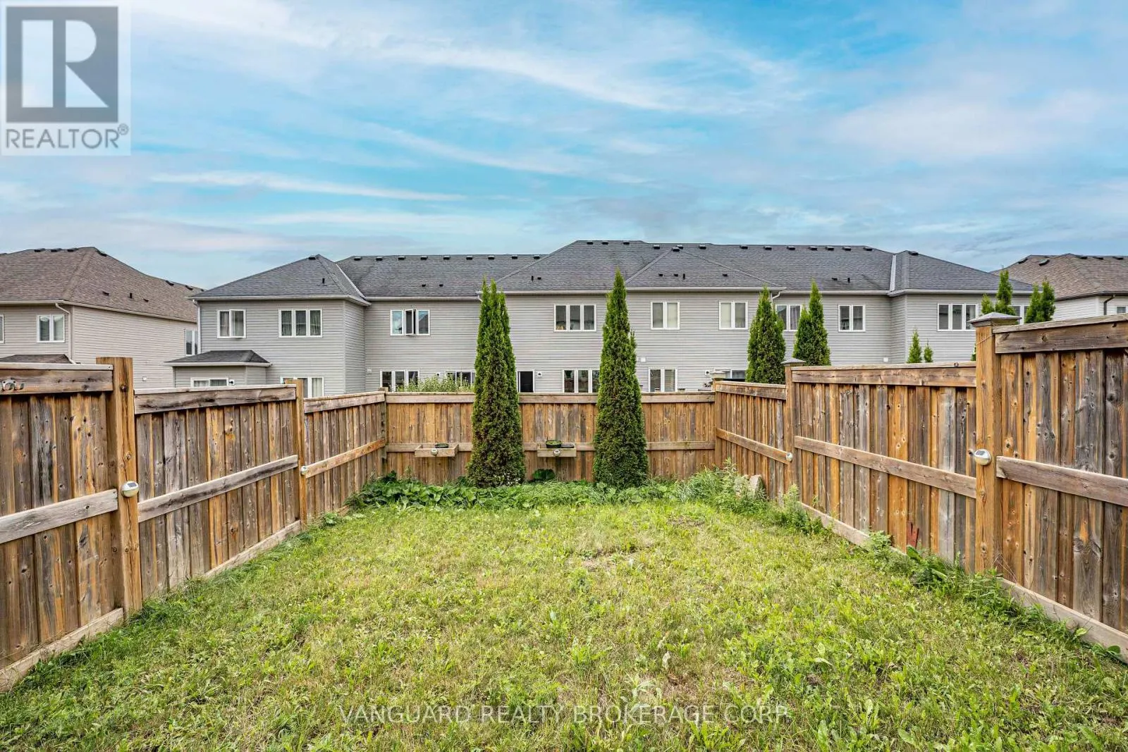 905 COOK CRESCENT