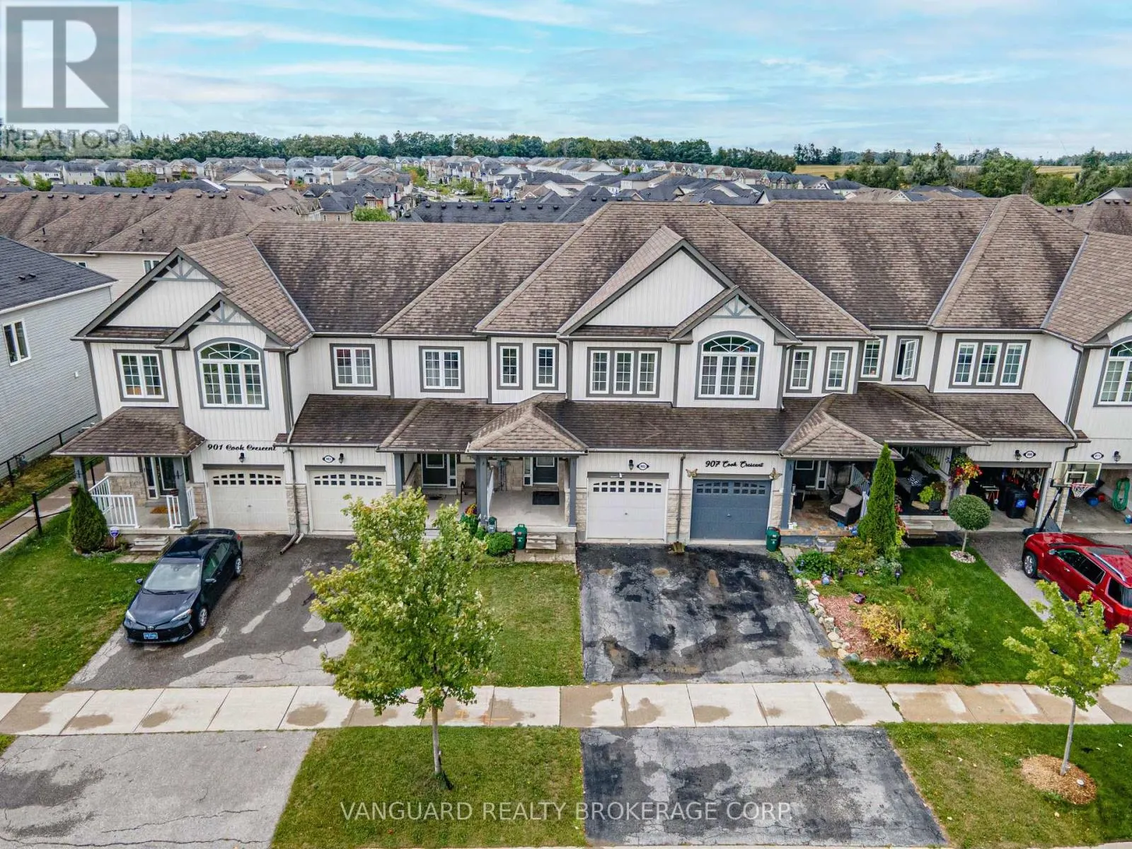 905 COOK CRESCENT