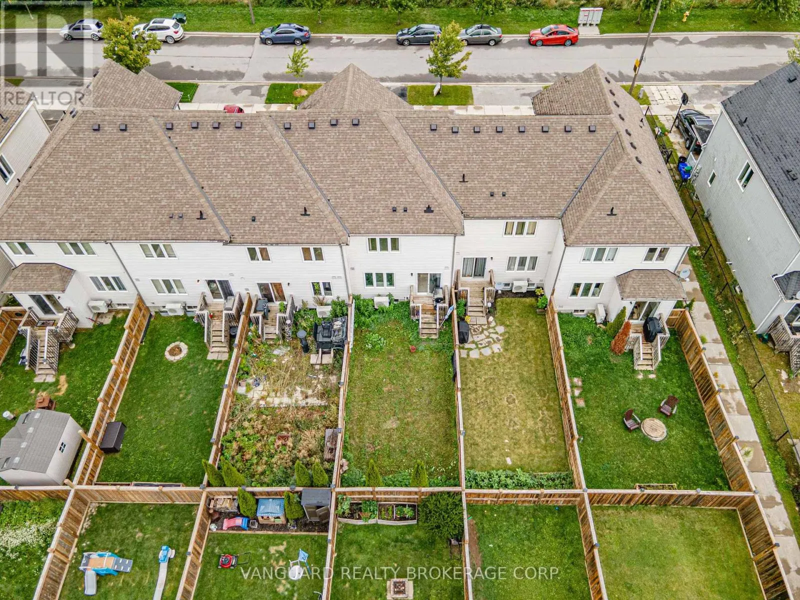 905 COOK CRESCENT