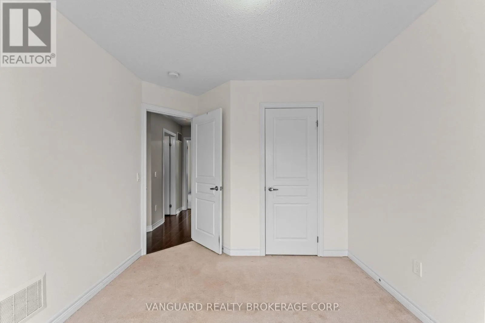 905 COOK CRESCENT