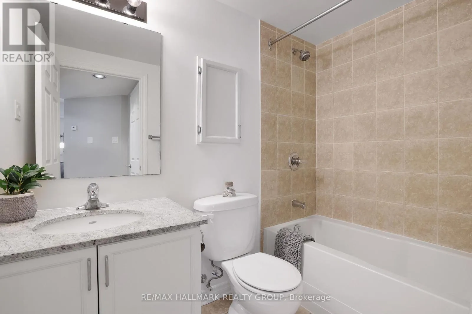 405 - 445 LAURIER AVENUE W