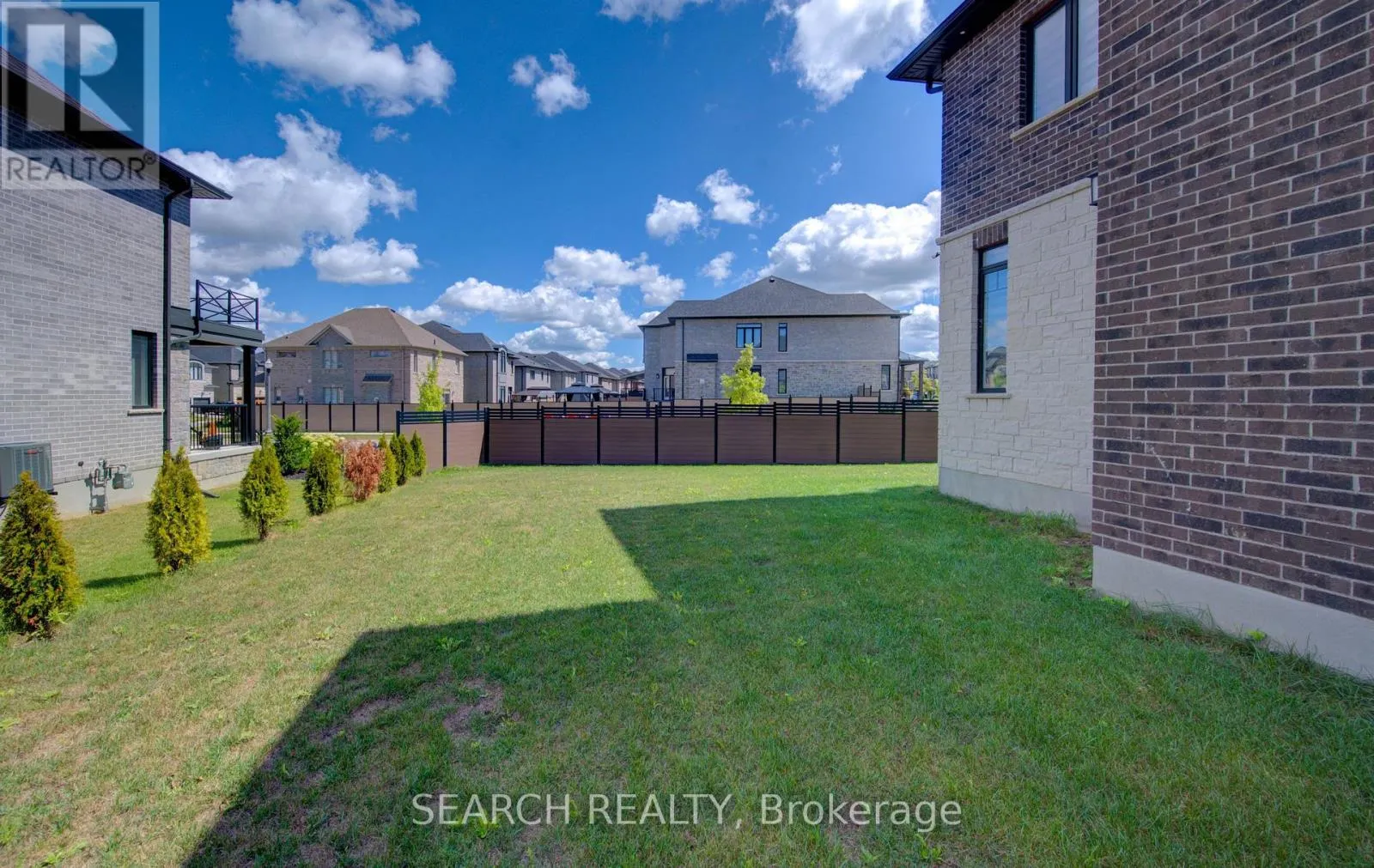 900 PONDCLIFFE COURT