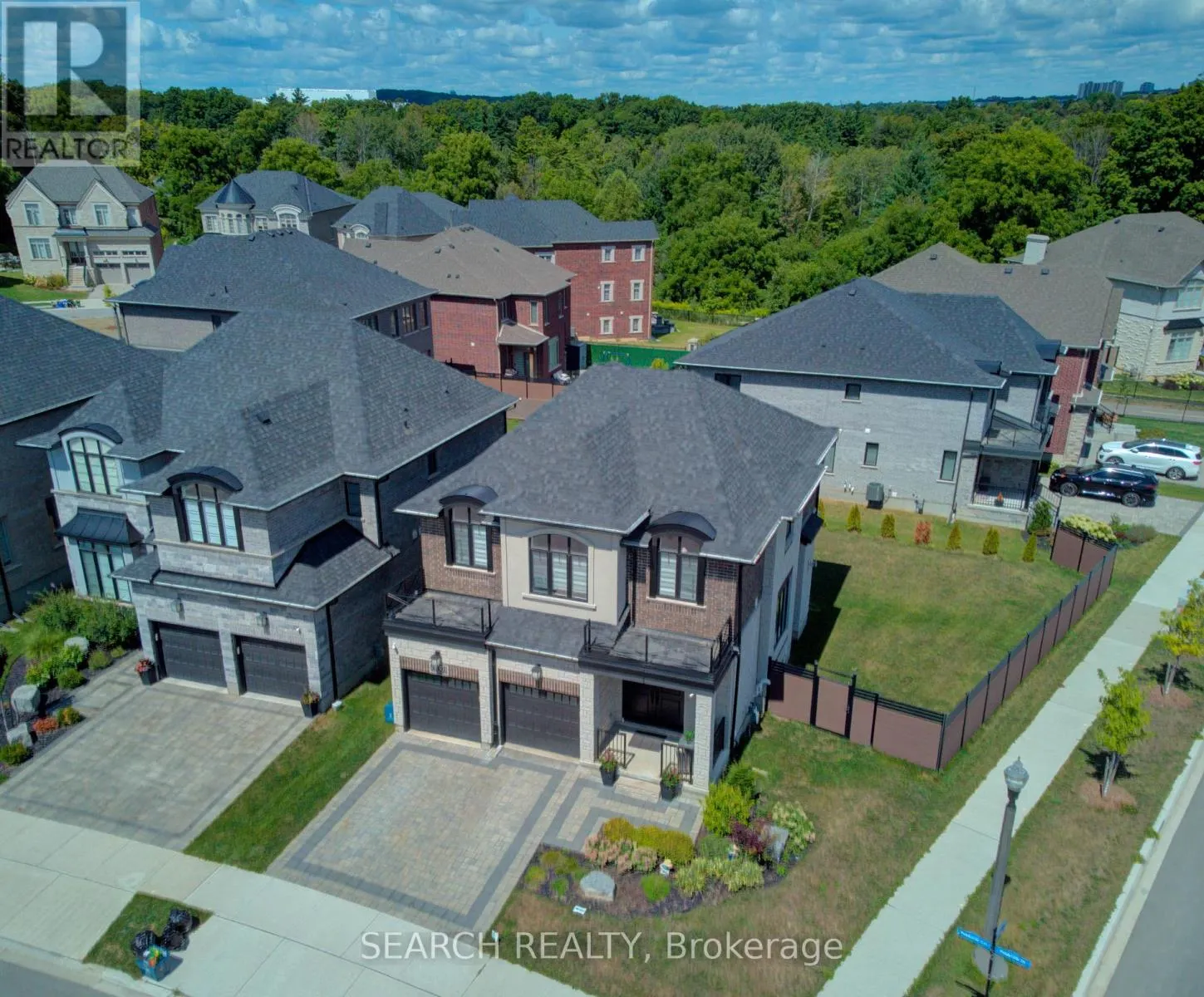 900 PONDCLIFFE COURT