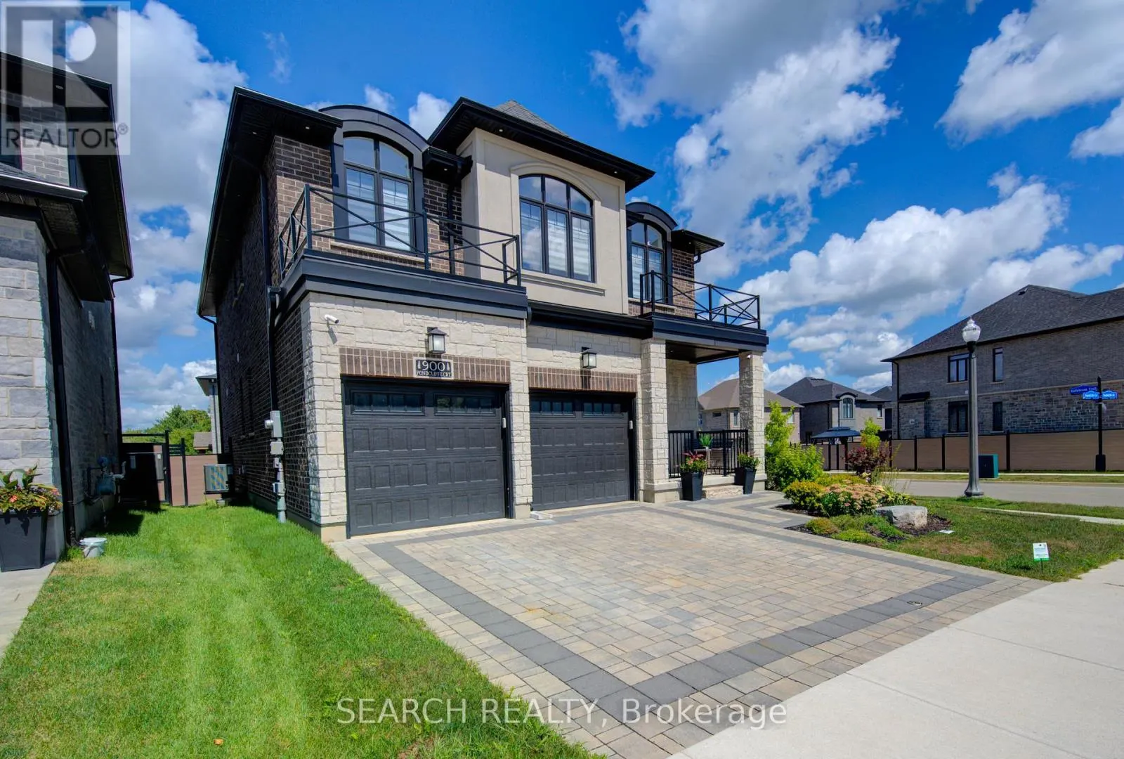 900 PONDCLIFFE COURT