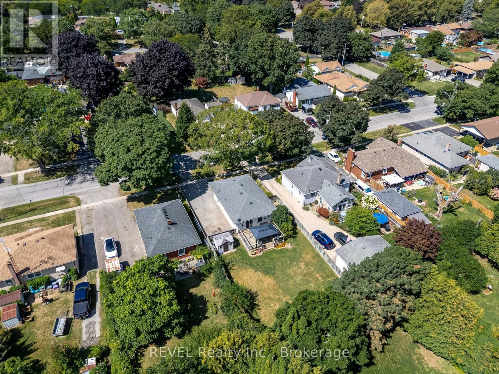 42 DUNKELD AVENUE